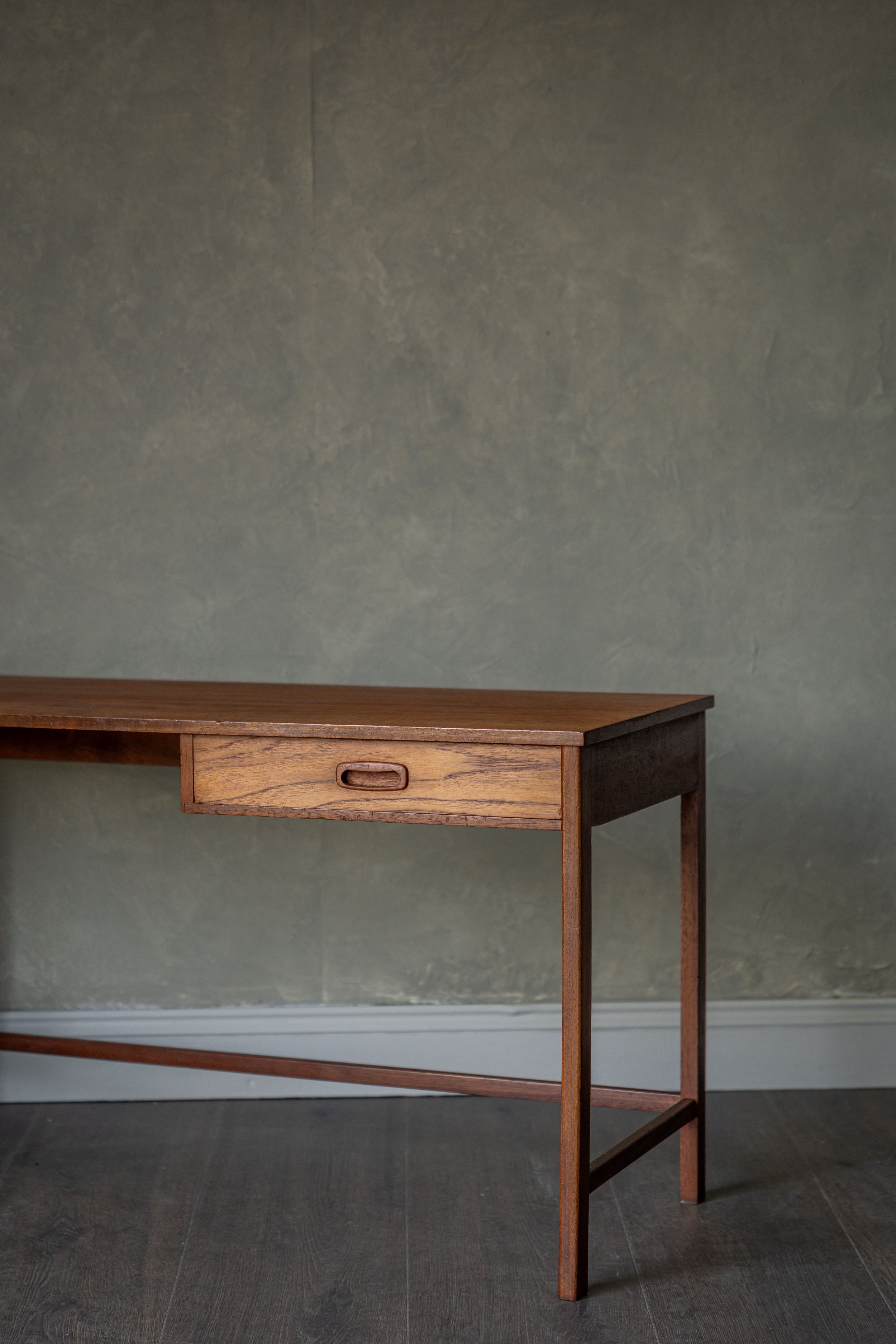 console table-2.jpg