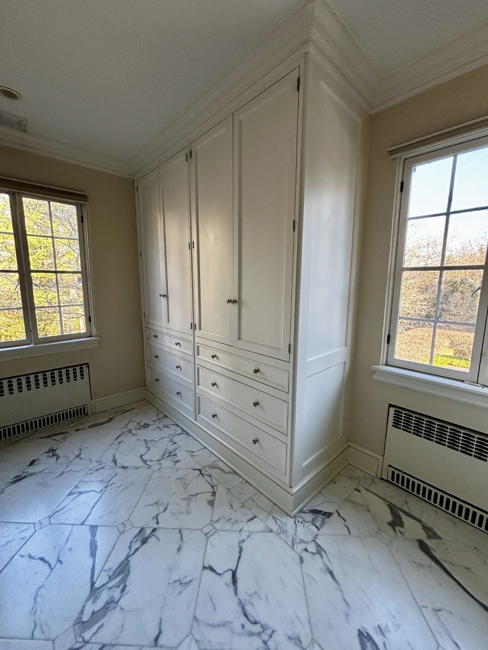 Christopher Peacock 10' Vanity with 2 Matching Wardrobes (12).jpeg