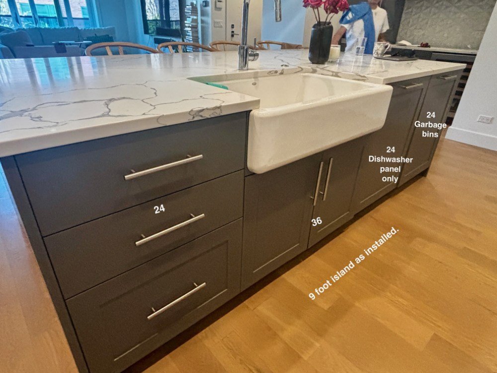 Like New Recessed Panel Kitchen with Matching Coffee Bar (2).jpeg