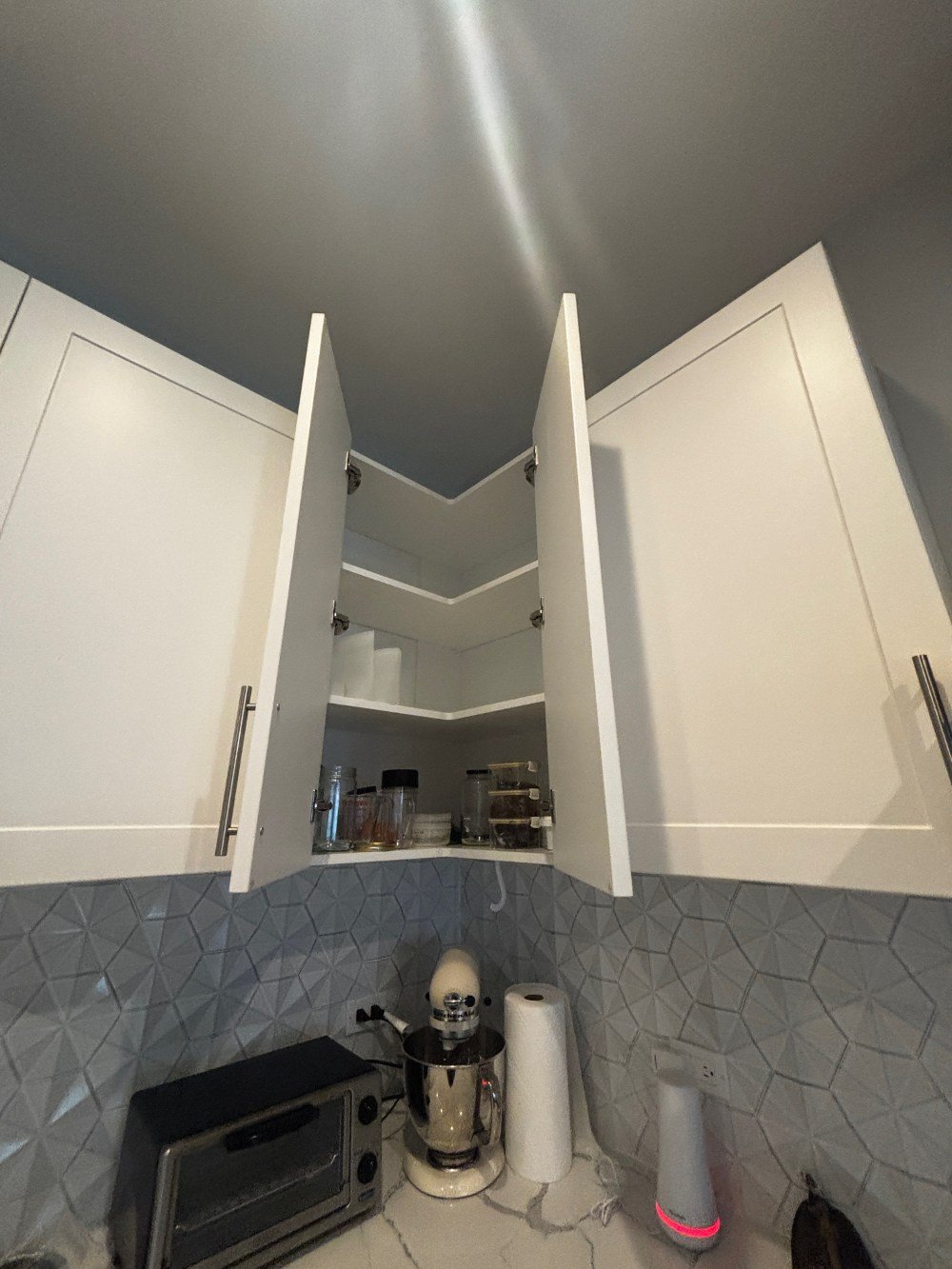 Like New Recessed Panel Kitchen with Matching Coffee Bar - Only 5 Yrs Old (25).jpeg