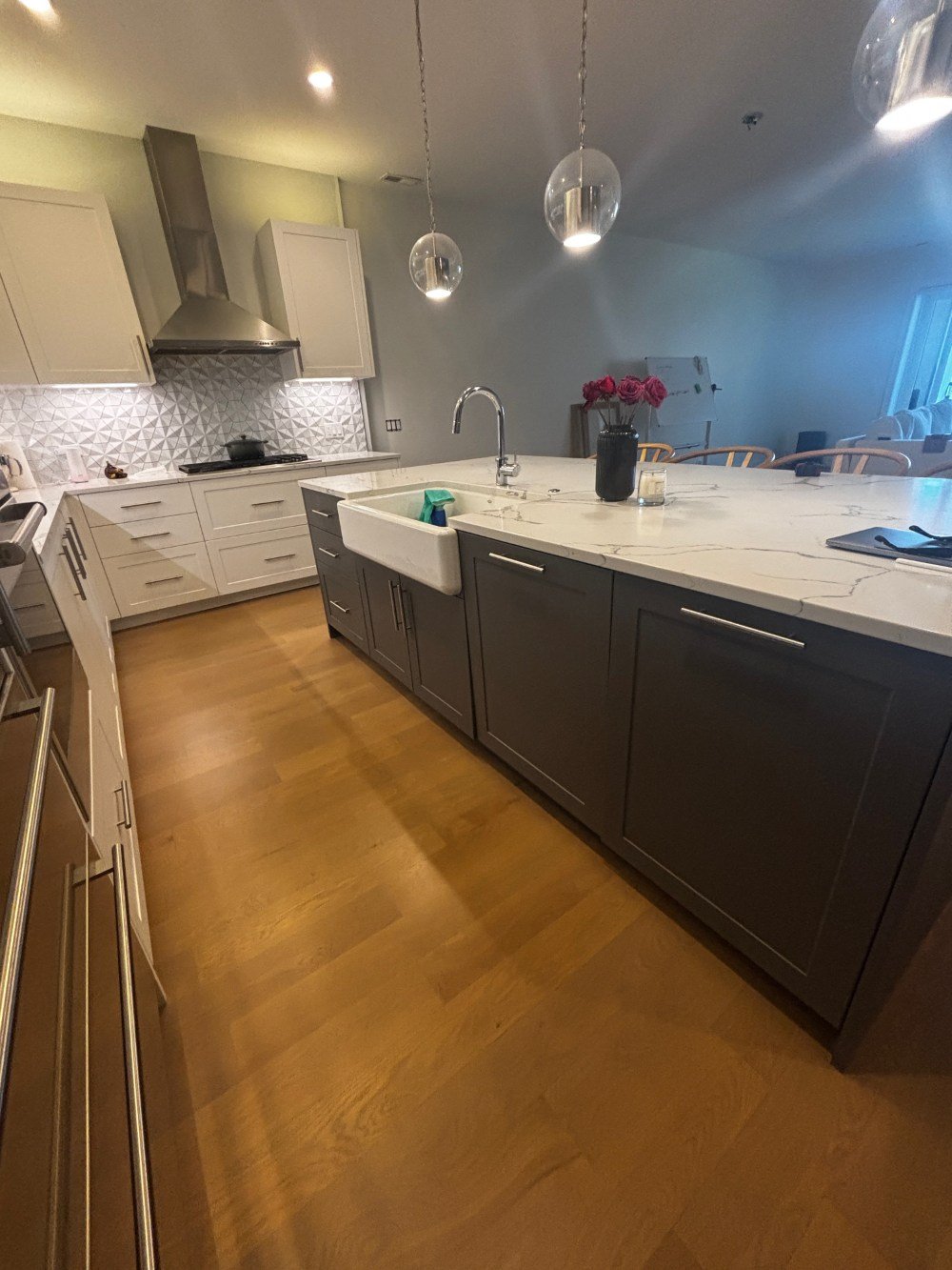 Like New Recessed Panel Kitchen with Matching Coffee Bar - Only 5 Yrs Old (1).jpeg