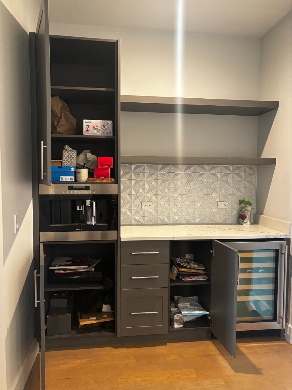 Like New Recessed Panel Kitchen with Matching Coffee Bar - Only 5 Yrs Old (2).jpeg