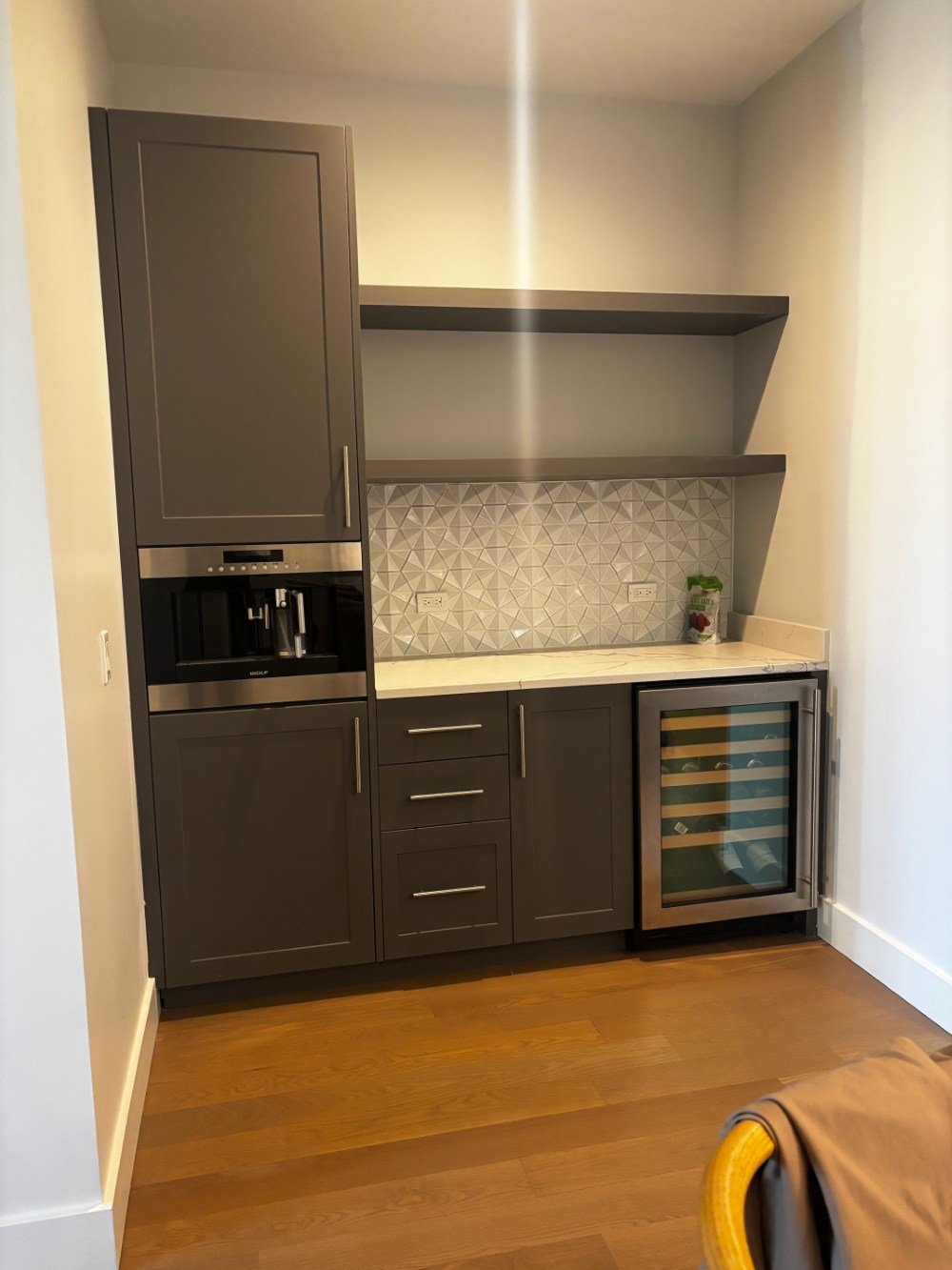 Like New Recessed Panel Kitchen with Matching Coffee Bar - Only 5 Yrs Old (4).jpeg