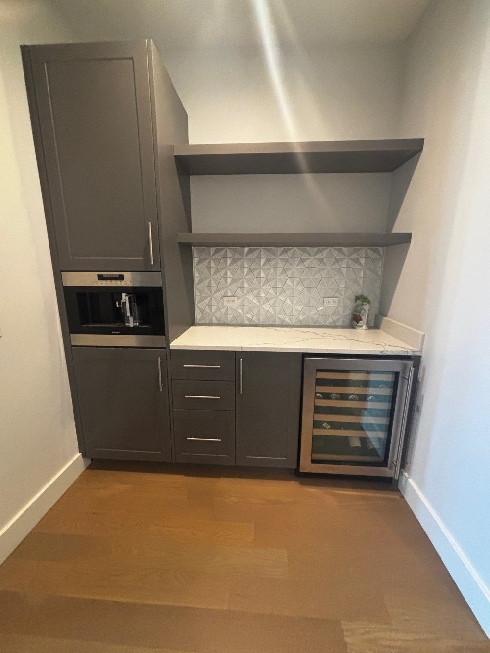 Like New Recessed Panel Kitchen with Matching Coffee Bar - Only 5 Yrs Old (5).jpeg