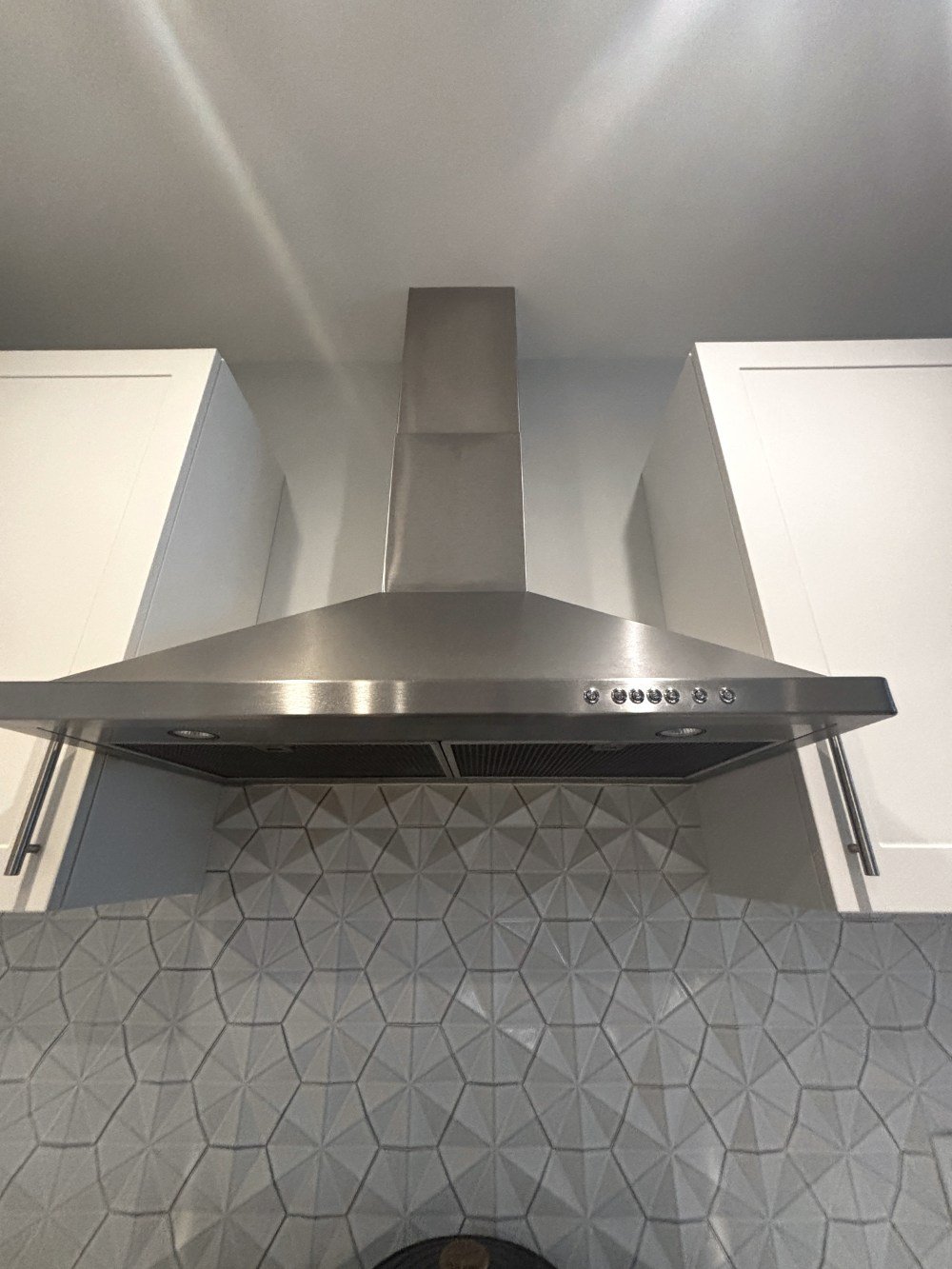 Like New Recessed Panel Kitchen with Matching Coffee Bar - Only 5 Yrs Old (8).jpeg