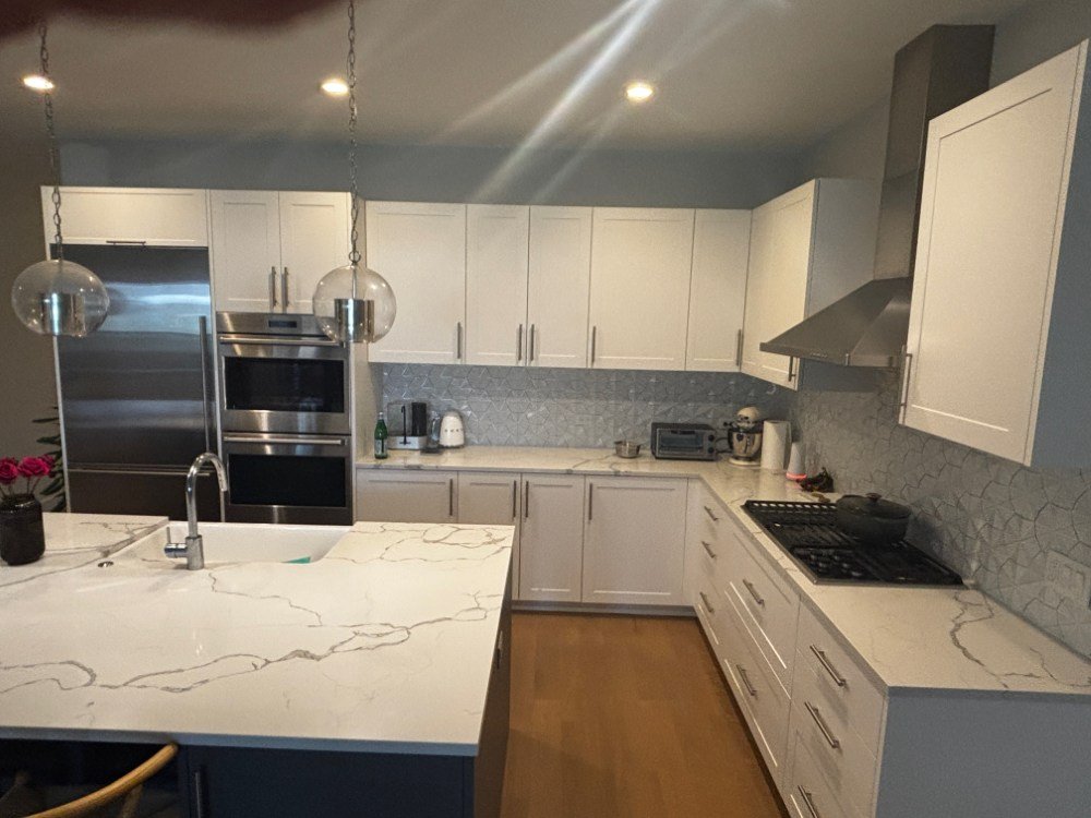 Like New Recessed Panel Kitchen with Matching Coffee Bar - Only 5 Yrs Old (11).jpeg