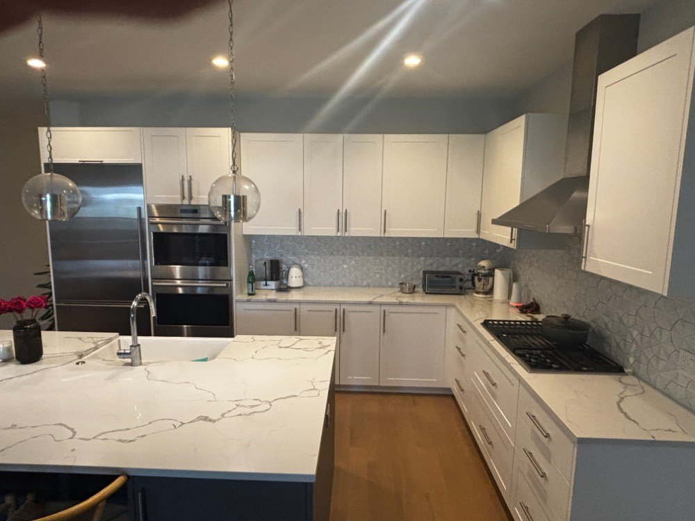 Like New Recessed Panel Kitchen with Matching Coffee Bar - Only 5 Yrs Old (14).jpeg