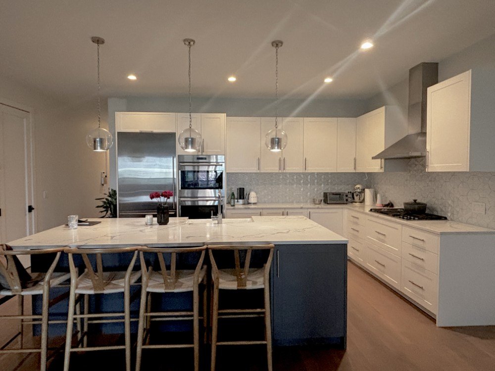 Like New Recessed Panel Kitchen with Matching Coffee Bar - Only 5 Yrs Old (23).jpeg
