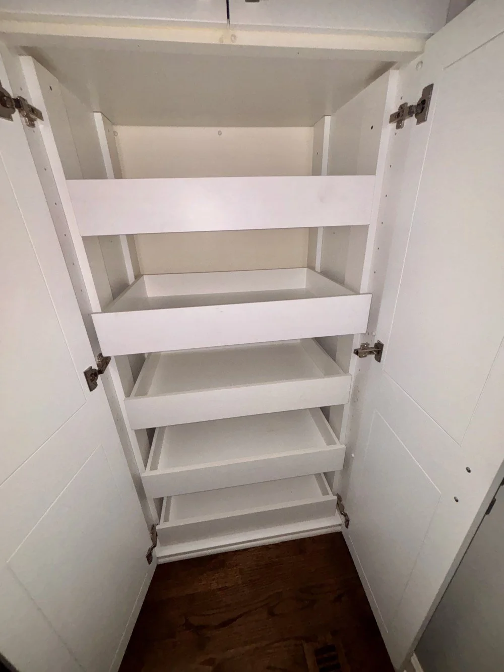 White Shaker Kitchen with Pantry Wet bar & Appliances (30).jpeg