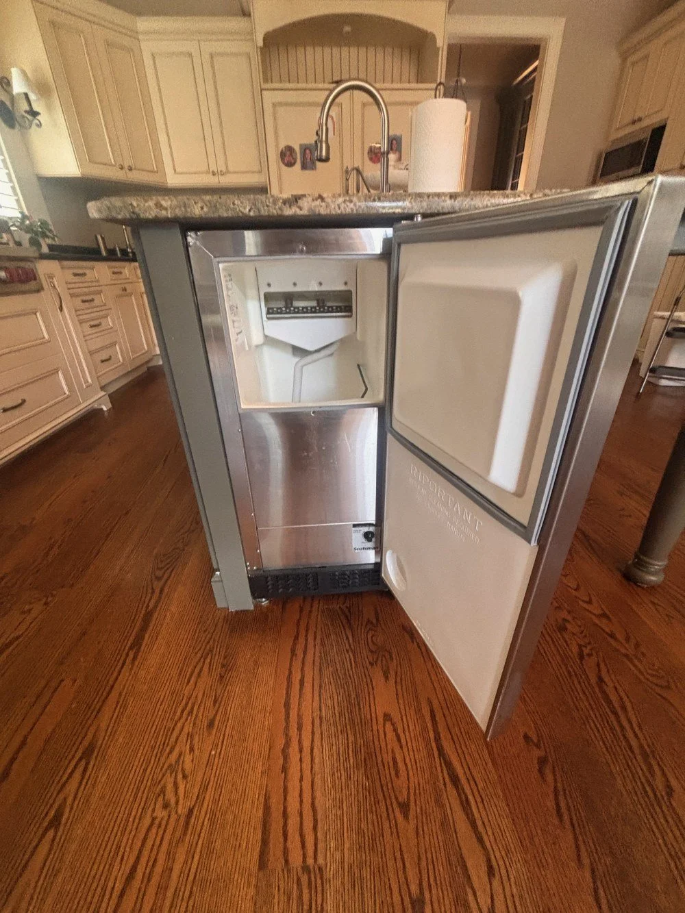 Stainless Scotsman Icemaker (4).jpeg