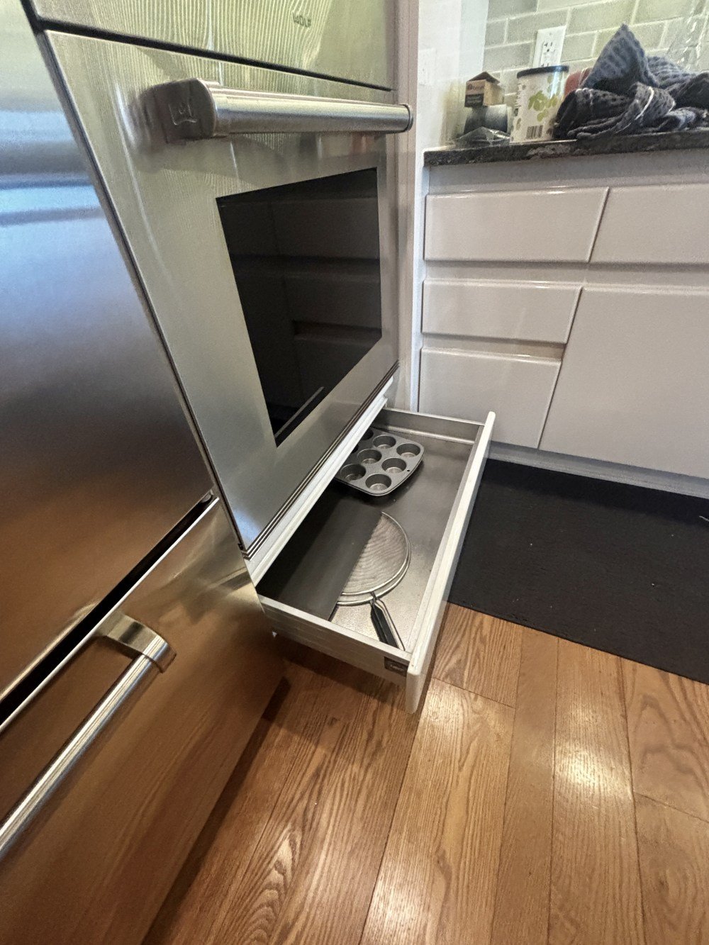 Luxury NEFF High-Gloss Kitchen – Sleek Contemporary Design (2).jpeg