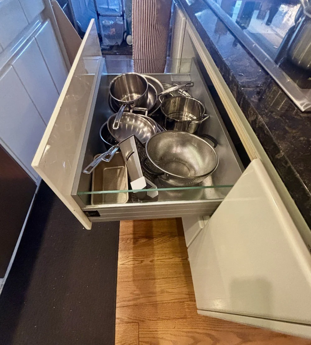 Luxury NEFF High-Gloss Kitchen – Sleek Contemporary Design (11).jpeg