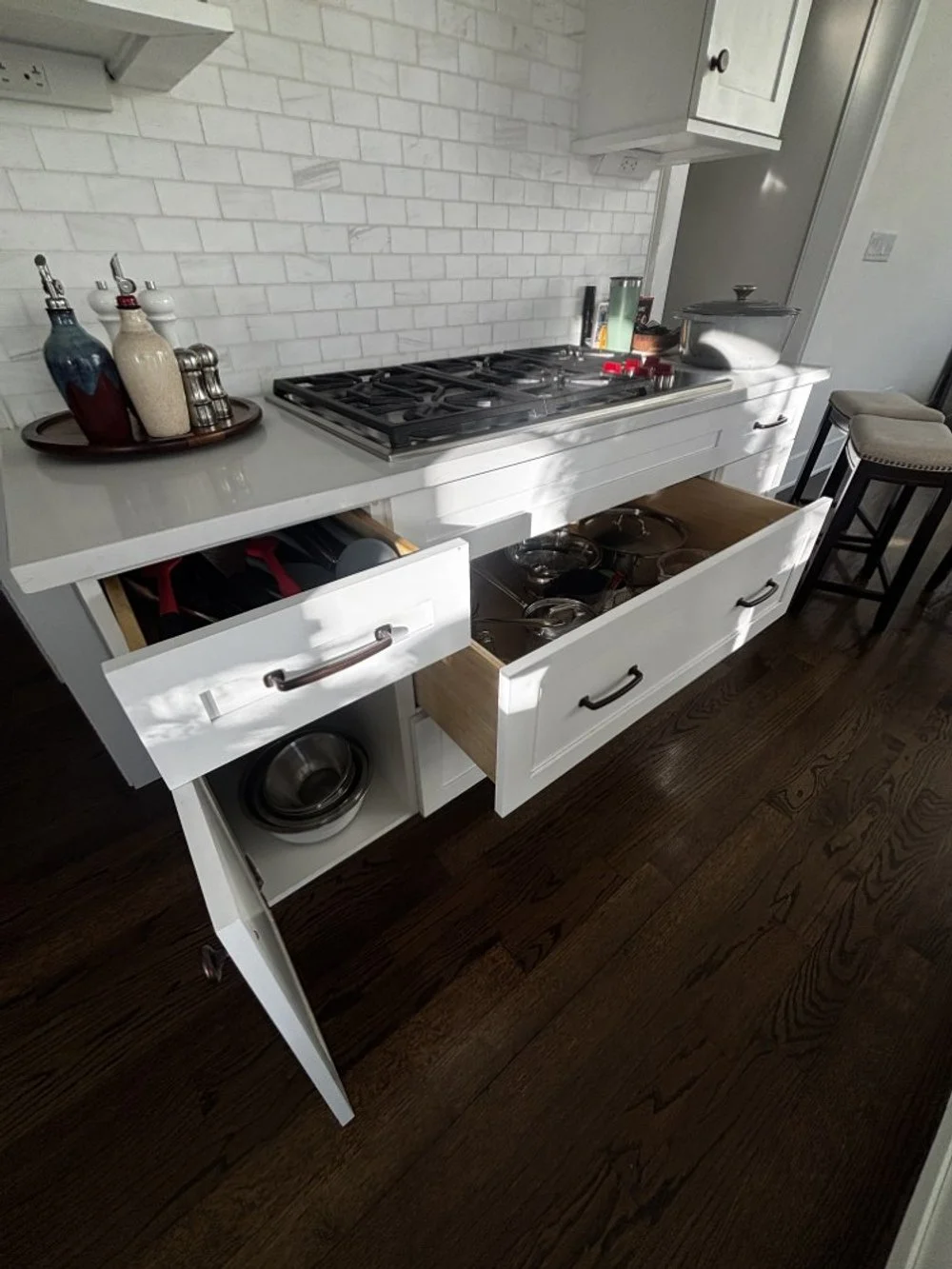White Inset Shaker Kitchen with Some Appliances (17).jpeg