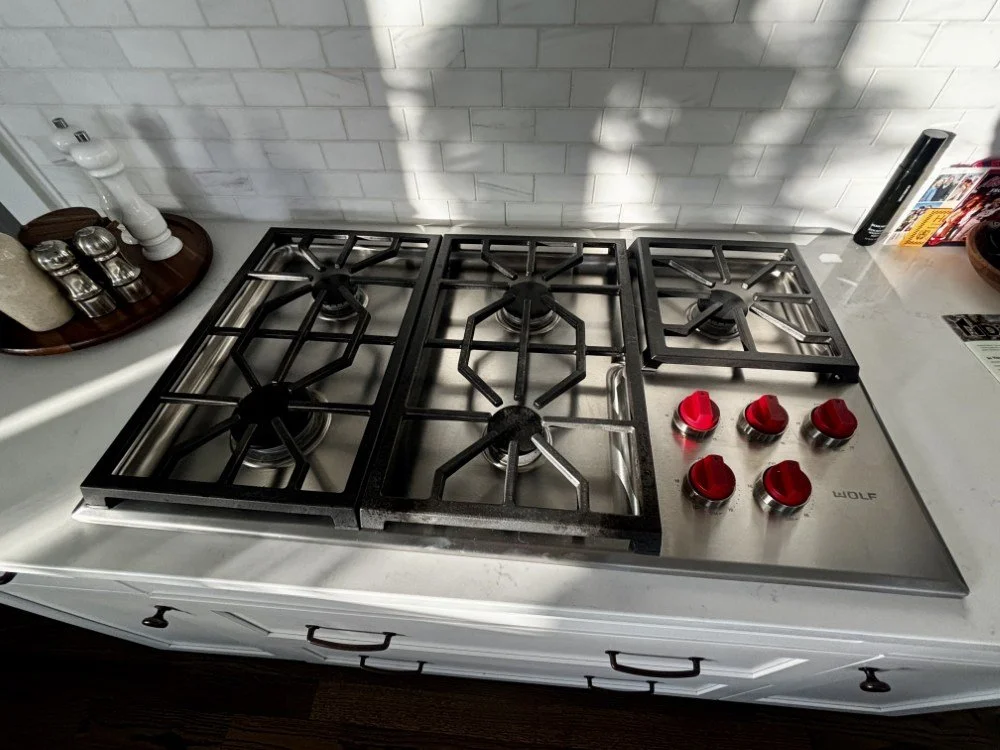 White Inset Shaker Kitchen -  cooktop (2).jpeg