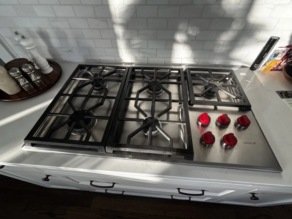 White Inset Shaker Kitchen -  cooktop (1).jpeg