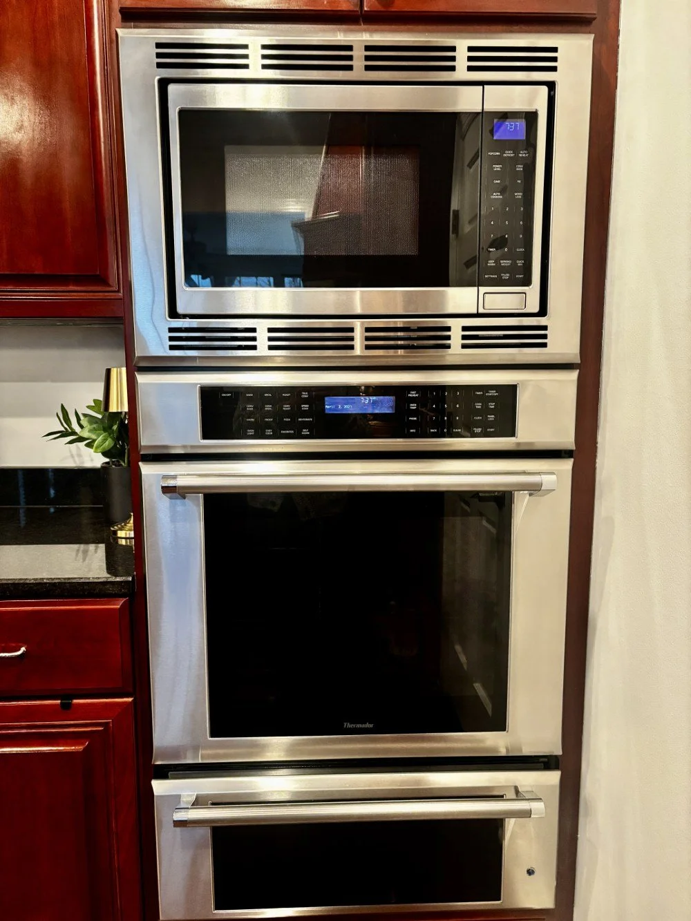 Thermador 30″ Stainless Wall Oven with Warming Drawer