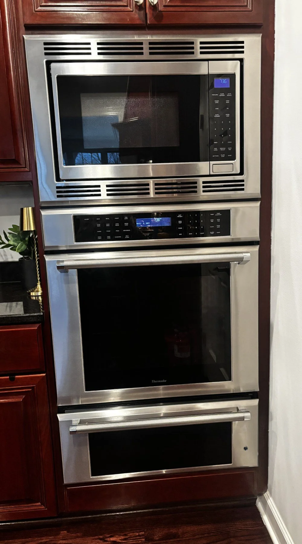 Thermador Microwave Convection Oven with Trim Kit (1).jpeg