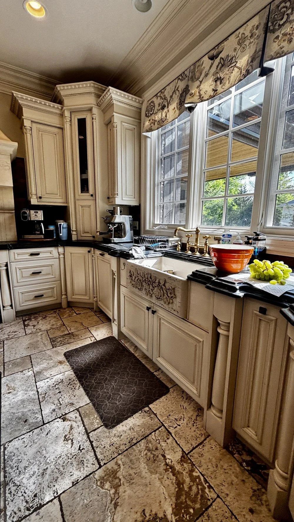 Custom French Country Kitchen (13).jpeg