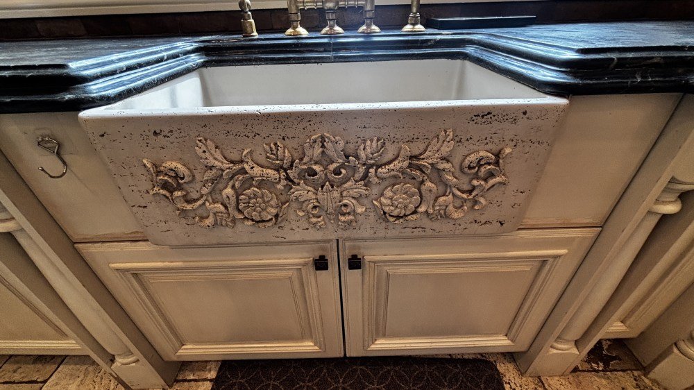 Custom French Country Kitchen (35).jpeg