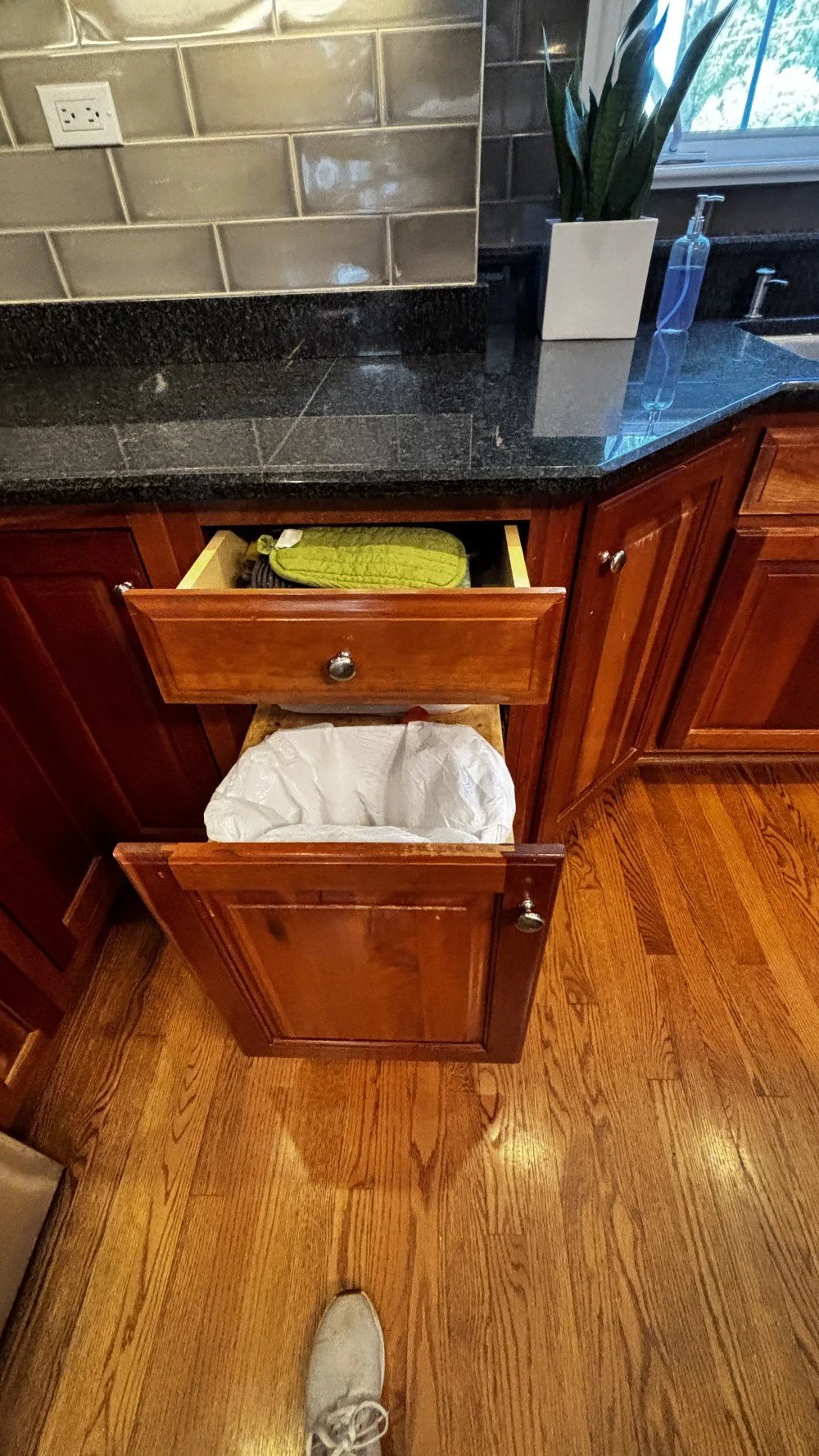 Beautiful Cherry Raised Panel Kitchen (16).jpg