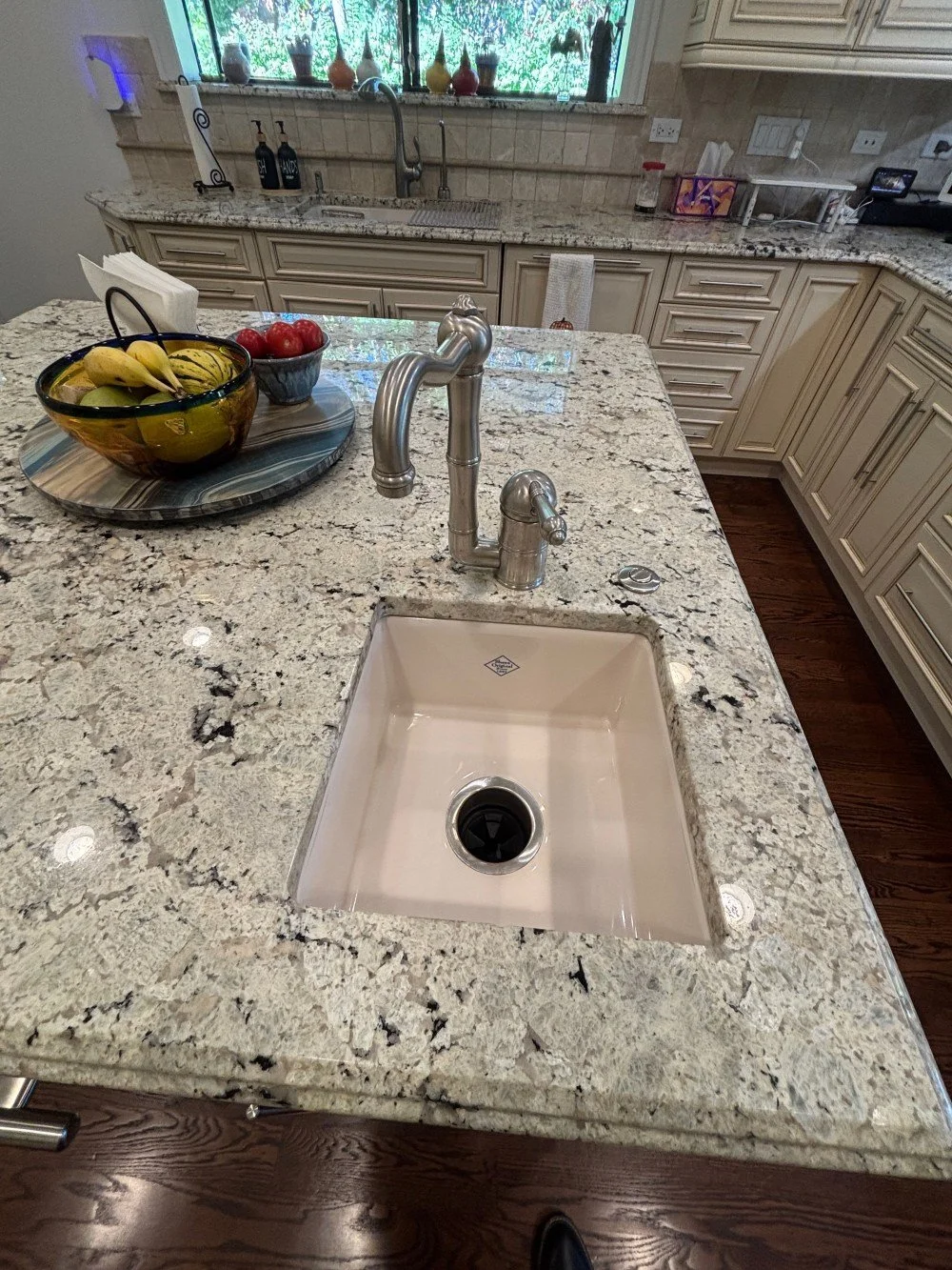 Elegant Raised-Panel Full Overlay Cabinets (27).jpeg