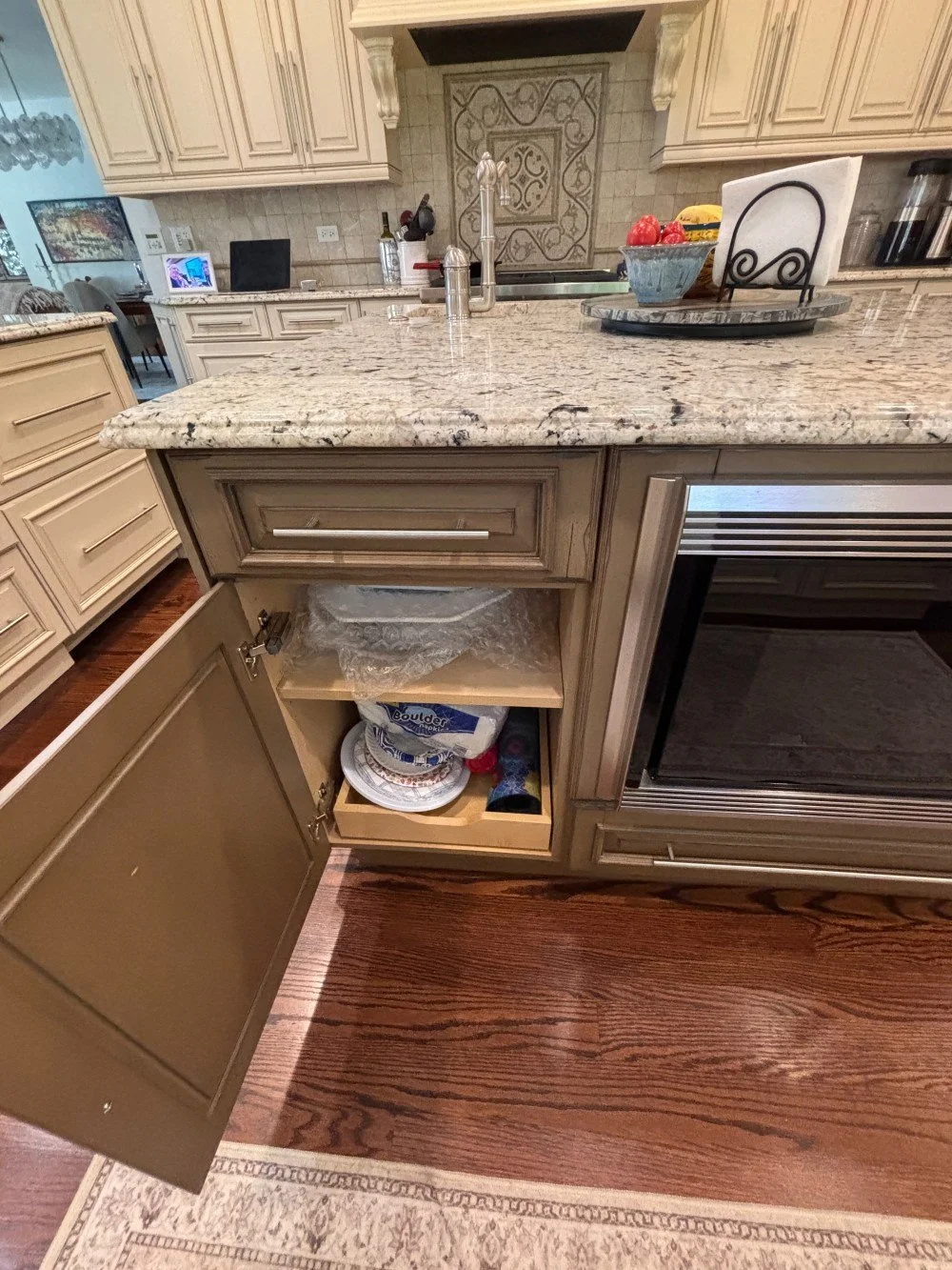 Elegant Raised-Panel Full Overlay Cabinets (17).jpeg