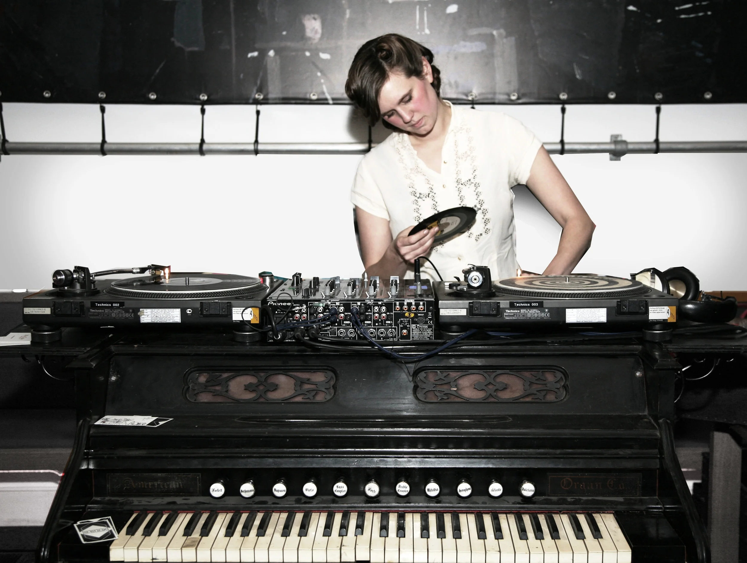 Harmonium Trudy.jpg