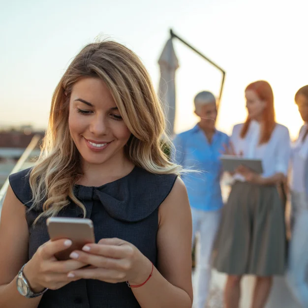 Remote Control Need a light on when you get home? VeSync lets you turn on your outlet from anywhere. With Internet access, you can control, share, and schedule your devices no matter where you are.