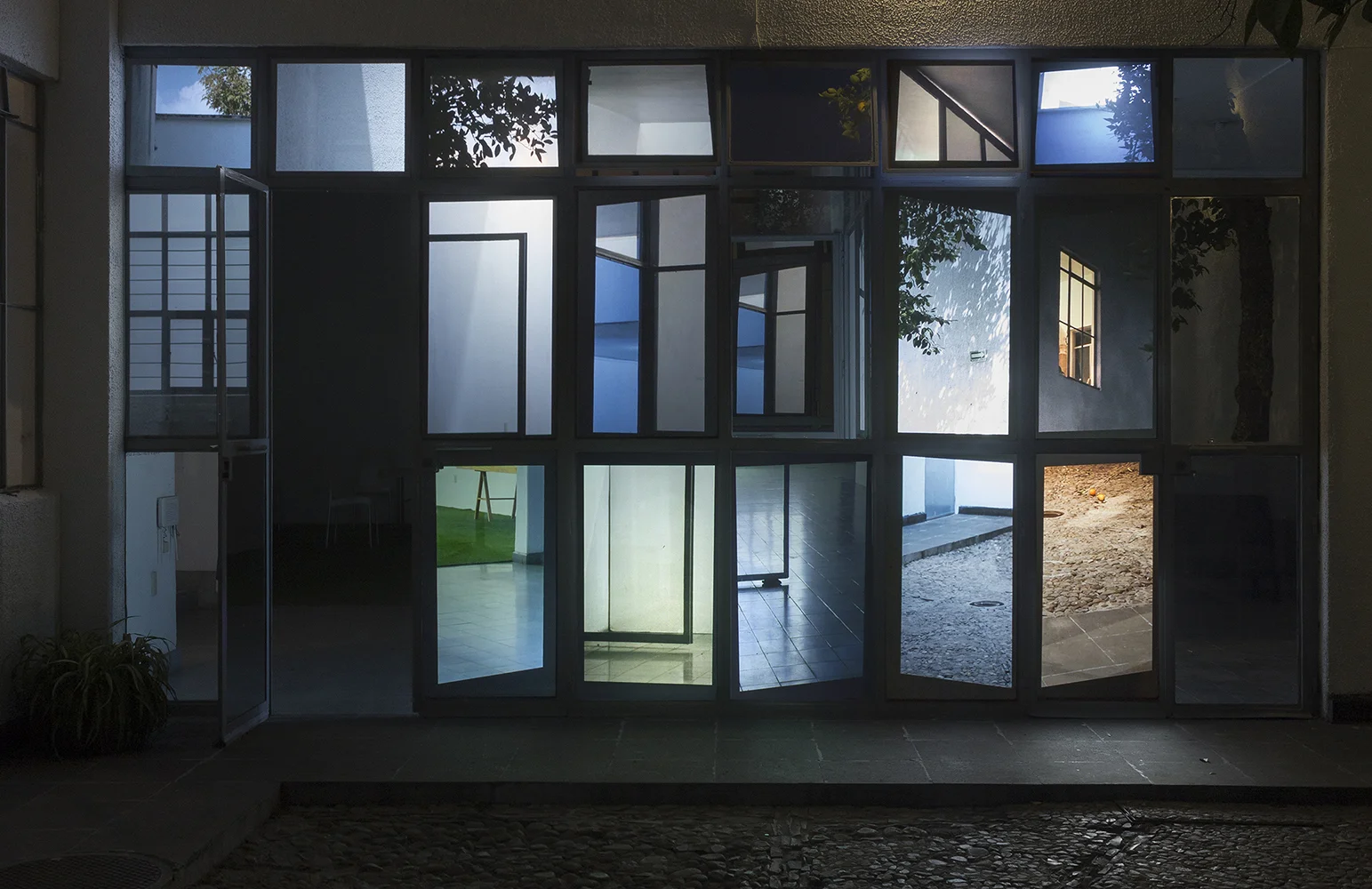 WIDE (characters leave the scene) , 2016. Installation view