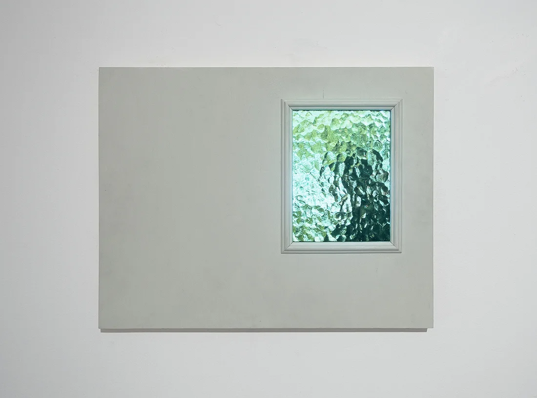 Havre 27 , 2018. Wood, enamel painting, textured glass, tablet screen and HDMI controller with video; H.264, 1536x2048px, 4:09min Loop.