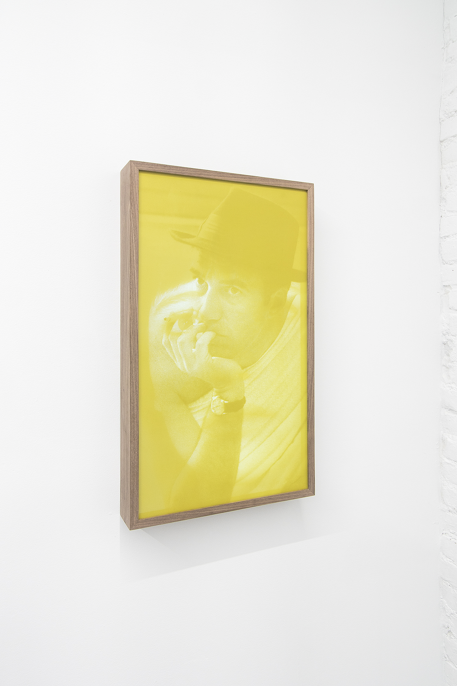   I prefer you blonde. - I prefer you without a hat,  2019  Yellow silkscreen fabric, epoxic silkscreen on plexiglass, 32” professional display and wood. Video: H264, 1920 x 1200px, 11:43 min. loop. 43.2 x 73.6 x 8.5 cm 