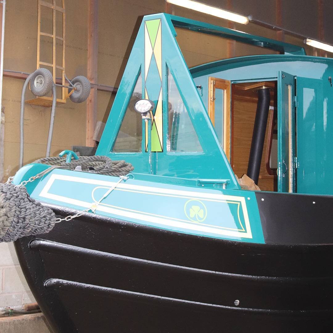 The newly named narrowboat Katy. #willowboats #vimartsigns #narrowboats #signwriting #epifanes #canalart #llangollencanal #shropshireunioncanal #narrowboatlife #narrowboat