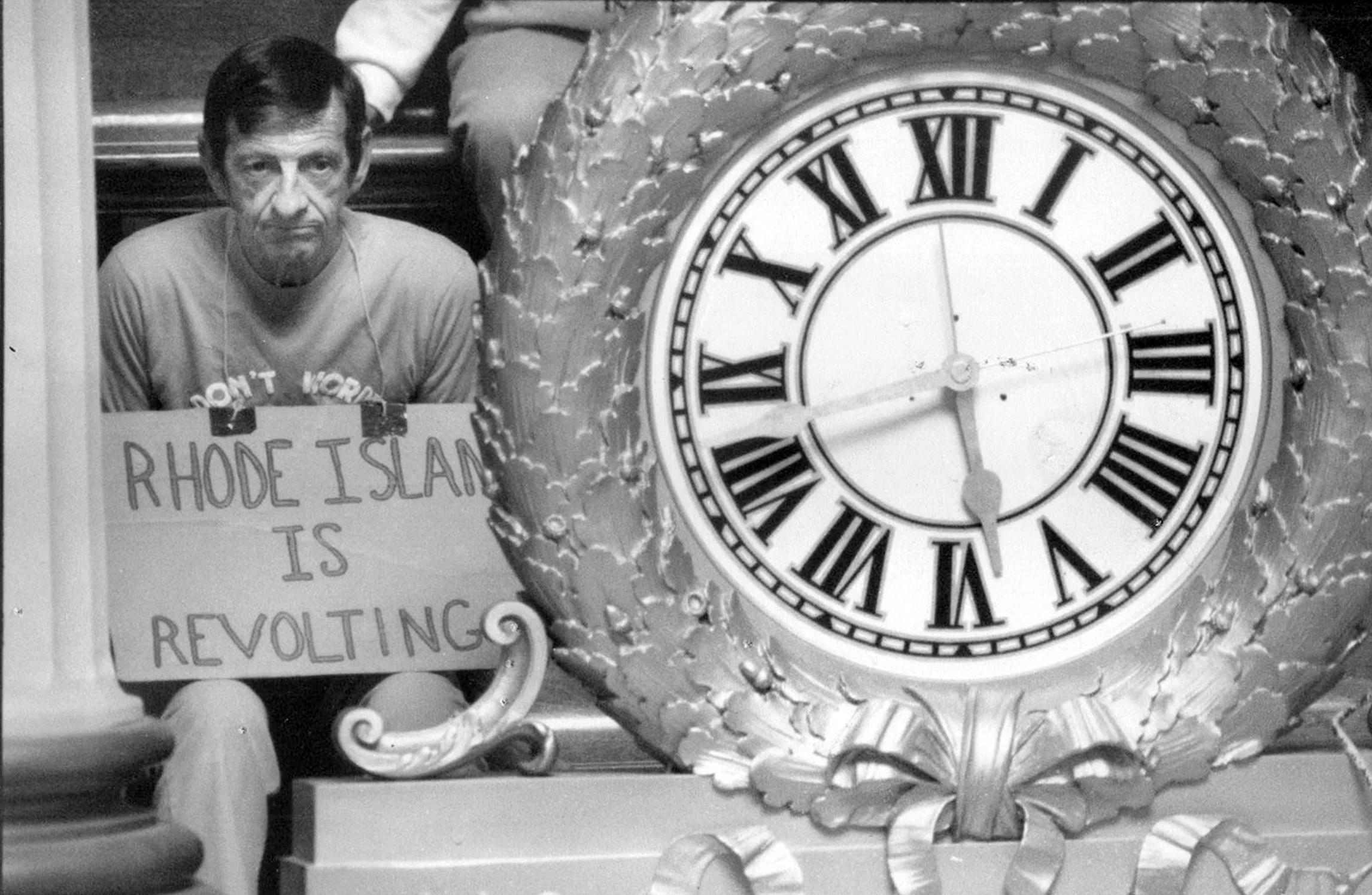 With $1.7 billion in assets frozen, customers of the closed credit unions protested. They still had to make loan payments but could not make withdrawals, write checks, or use credit cards. Courtesy of Mary Murphy.