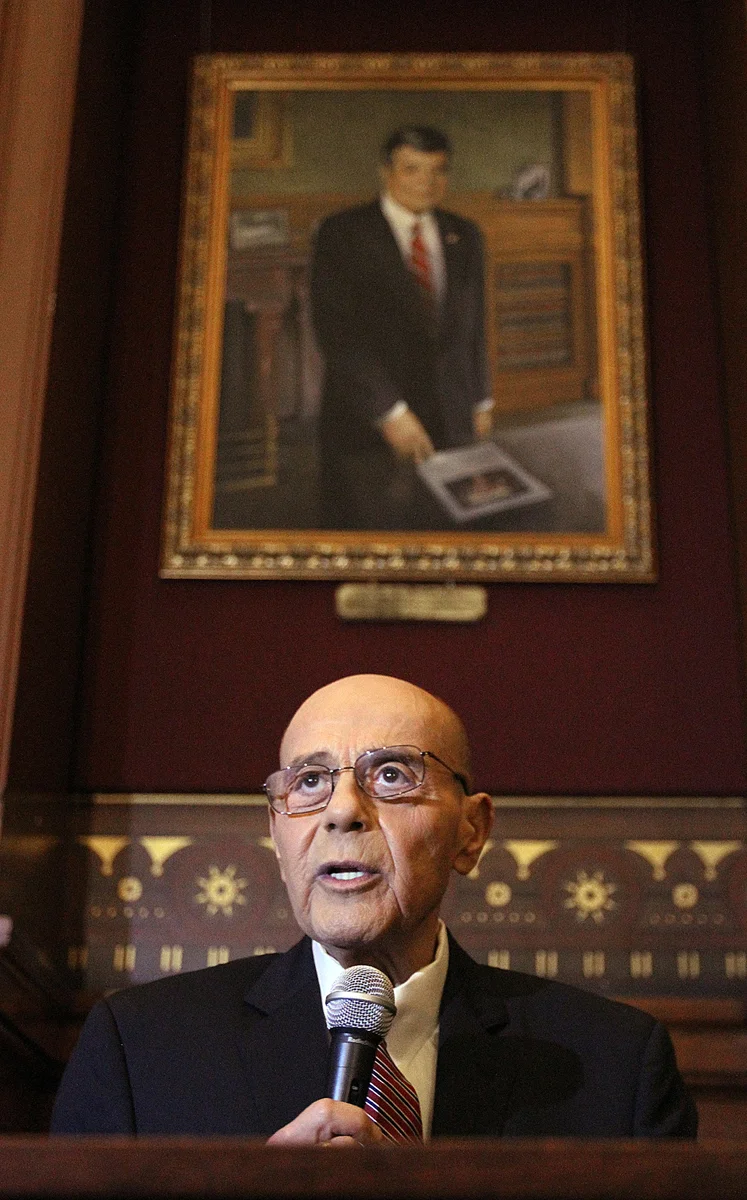 Buddy speaks after his portrait was unveiled at City Hall in November 2015. Courtesy of The Providence Journal/Glenn Osmundson.