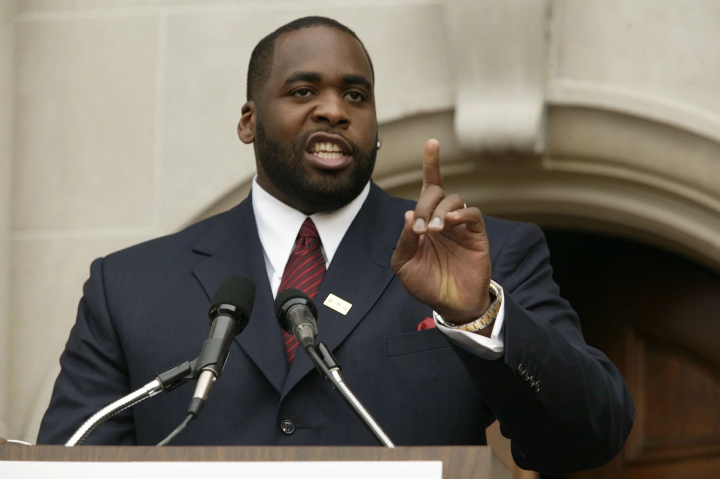 Detroit mayor Kwame Kilpatrick addresses the press in front of the Manoogian Mansion in 2003. During the press conference, Kilpatrick defended his recent firing of Gary Brown and denied having a party at the mayoral mansion. Courtesy of the Detroit Free Press.