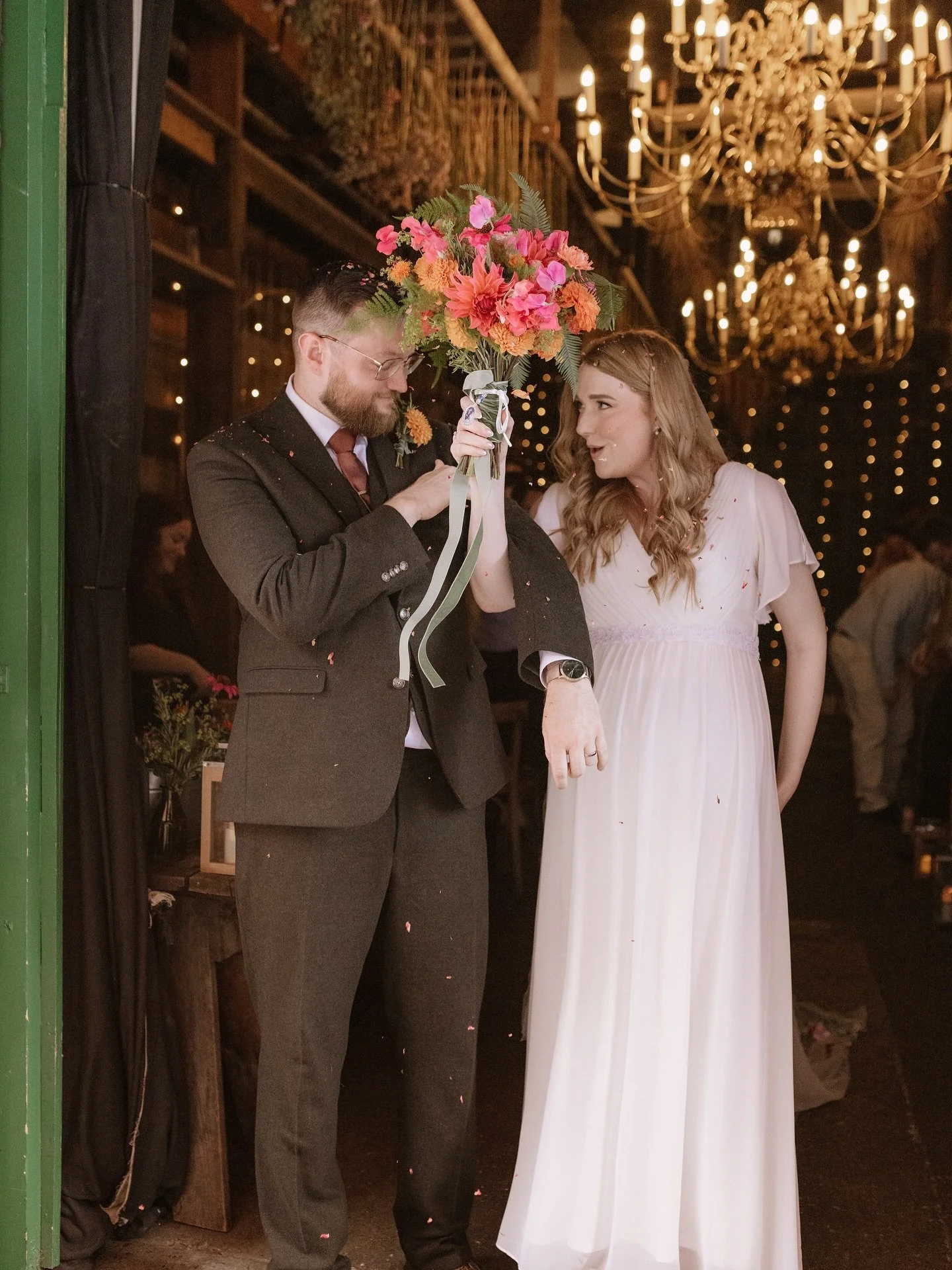 Looking for a wedding with a unique entrance? We got you covered&hellip;🤩🤗

Liam &amp; Maisie, July 25&rsquo; ✨

📸 @inspiredbyjulyphotography 
🚂 @theoldtimberstore_se1 

#MaltbyStreetMarket