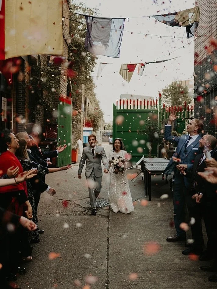 When the Ropewalk becomes the most vibrant, wholesome aisle for the big day 🤩🧡✨🌿

Tie the knot at @theoldtimberstore_se1 then amble on to the cobbles and treat yourself (and your guests) to delicious global street food. THEN head on down to @malt.