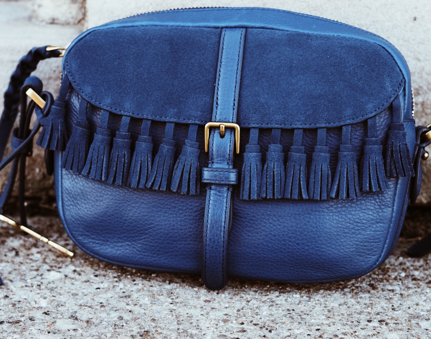 The tassel details on the bag are the perfect touch for me, a definite go to in my wardrobe.