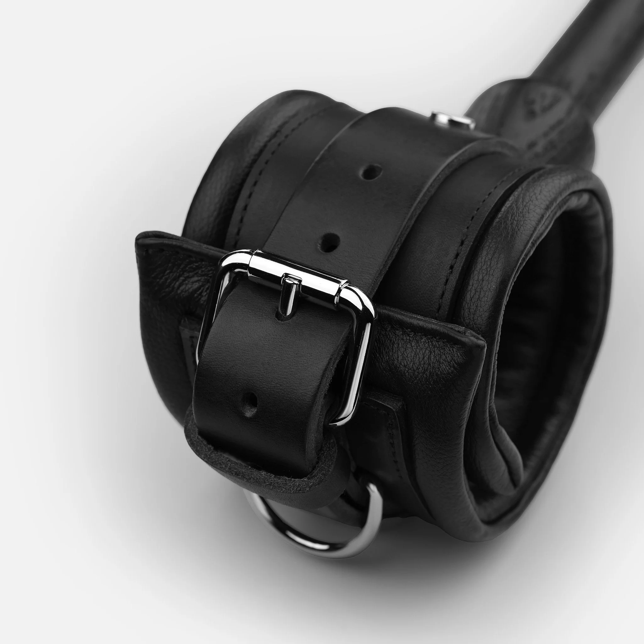 close up of cuff spreader bar showing detail of buckle and D ring