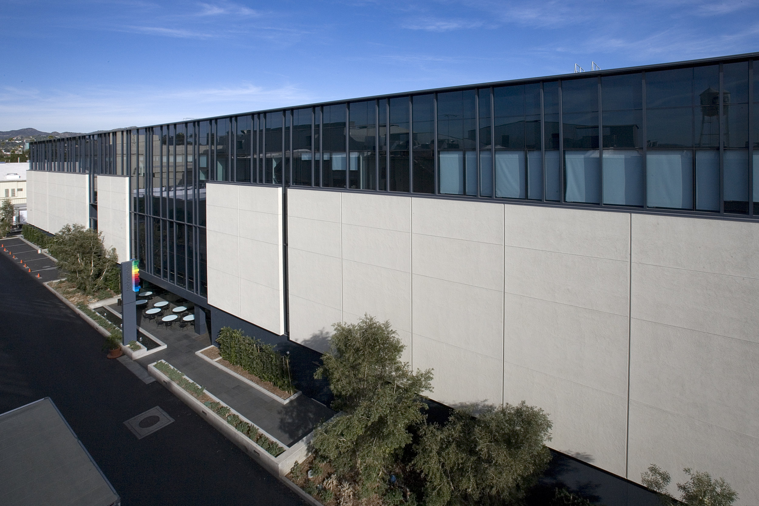 EXTERIOR 4.jpg