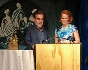 Past award winners, Brian D’Arcy James and Kate Baldwin presenting Tracy Letts with the 2019 Sarah Siddons Society Award.