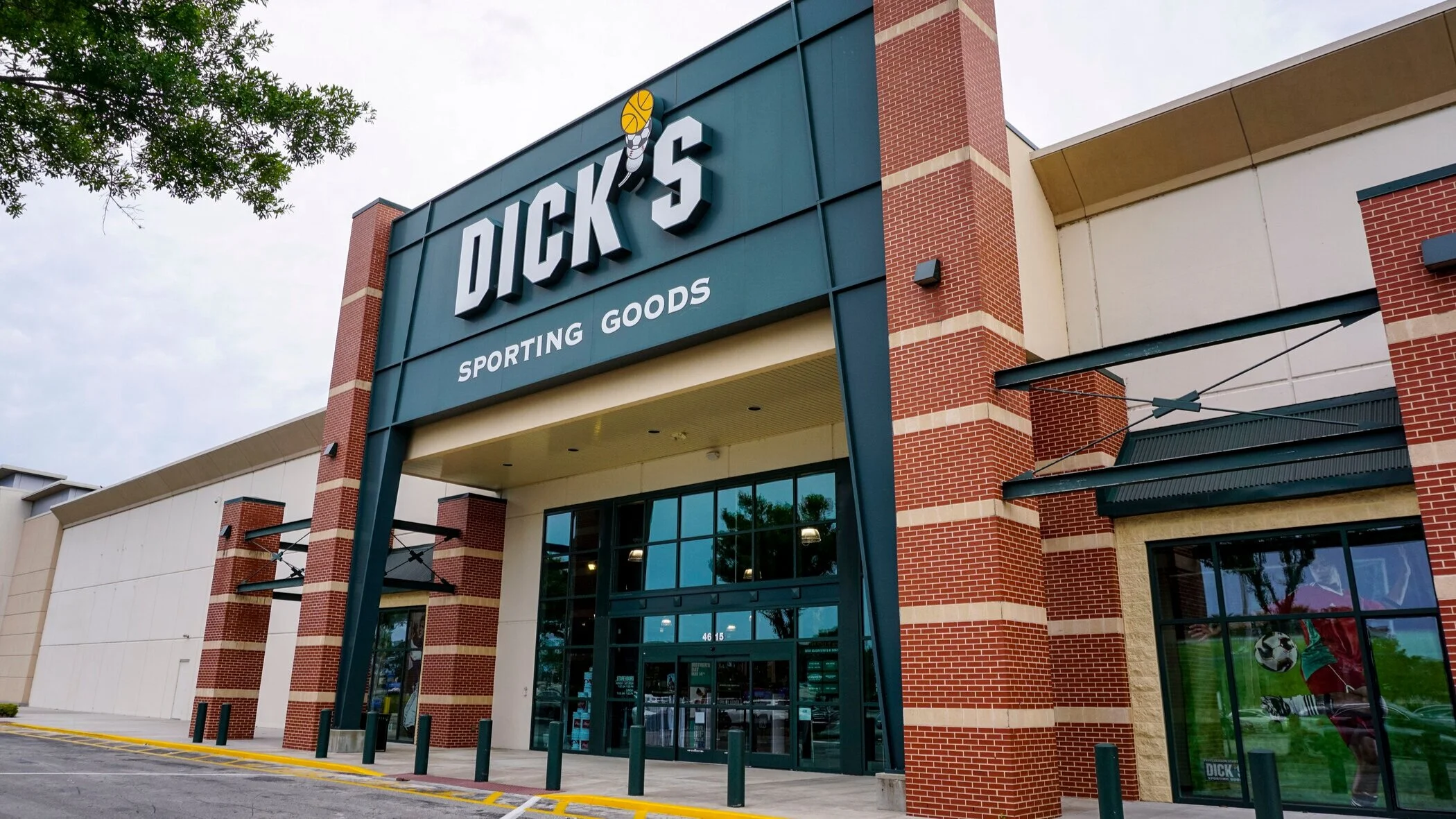 Dick%27s+Sporting+Goods_istock.jpg