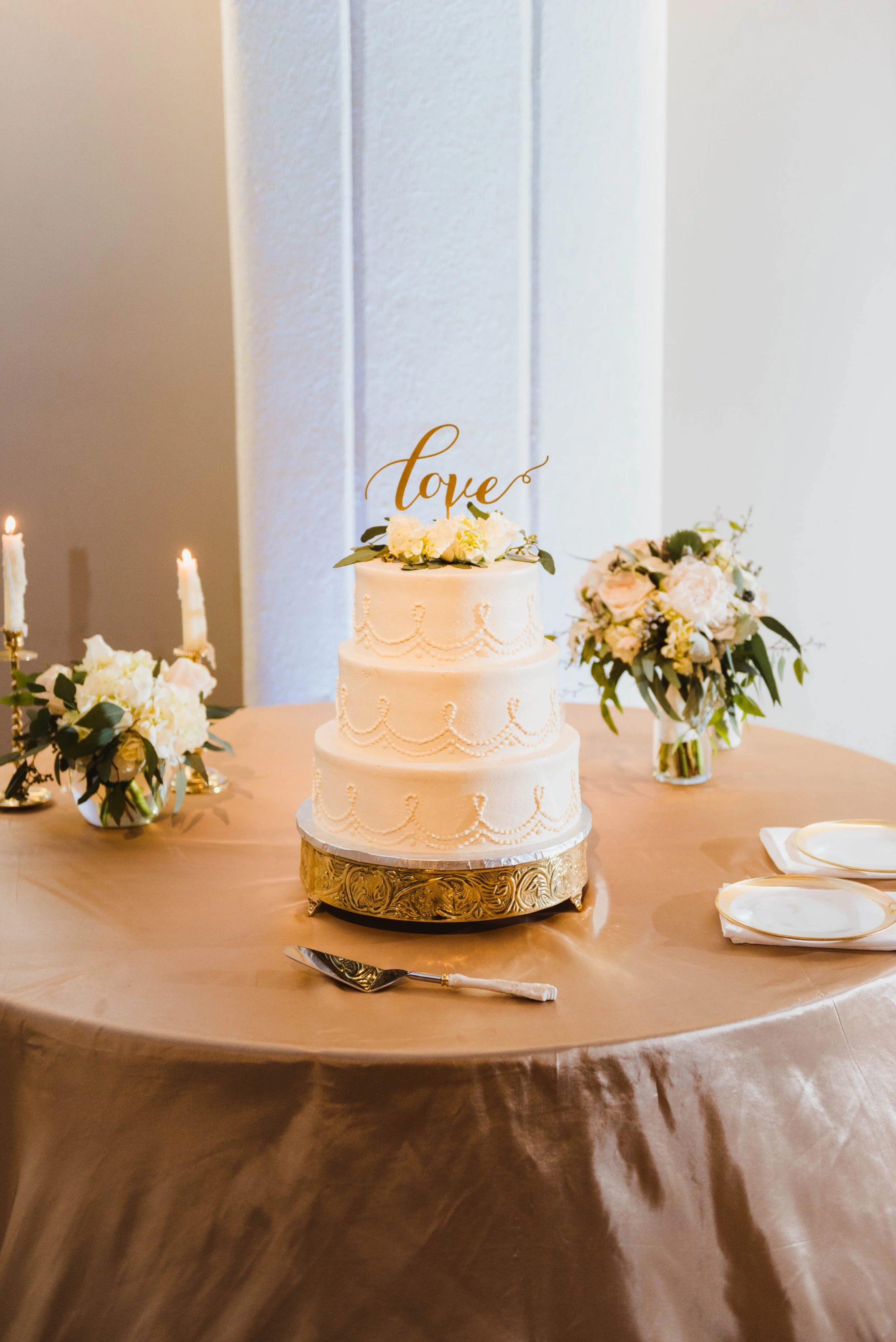 Gold Detailed Cake Stand 