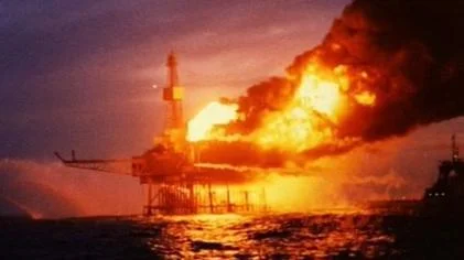 Piper Alpha amidst the blaze, 6th July 1988.