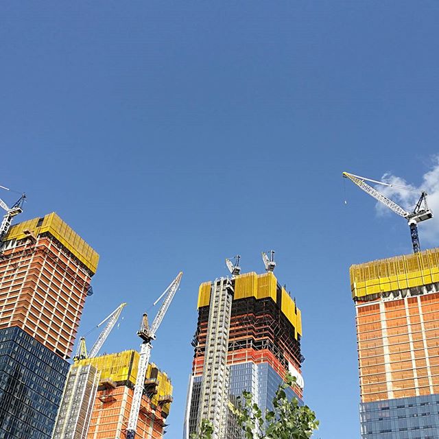 Coming up... #construction #hudsonyards #nyc #tb #nofilter
.
.
.
.
.
.
#architecture #skyscraper #colorfield #thehighline