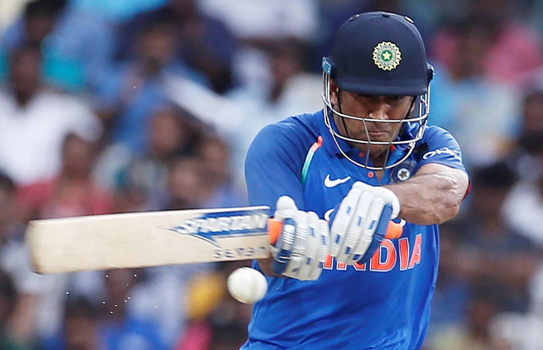 2020-08-15T150236Z_1_LYNXNPEG7E0G2_RTROPTP_4_CRICKET-INDIA-DHONI-608126571.jpg