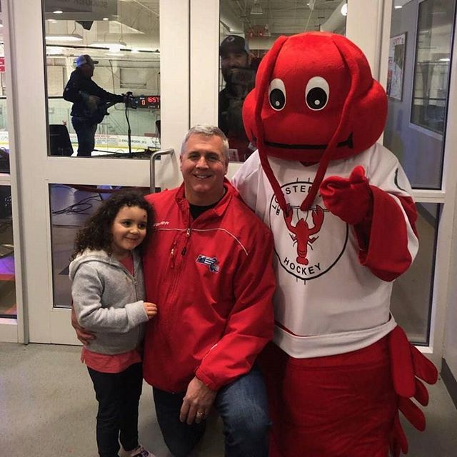 Nice pic with Larry and even better photobomb by @dustindevlin! #lobsterpothockey