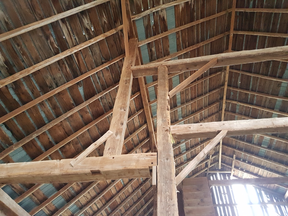 Canadian Timber Frame Barns CHR.JPG