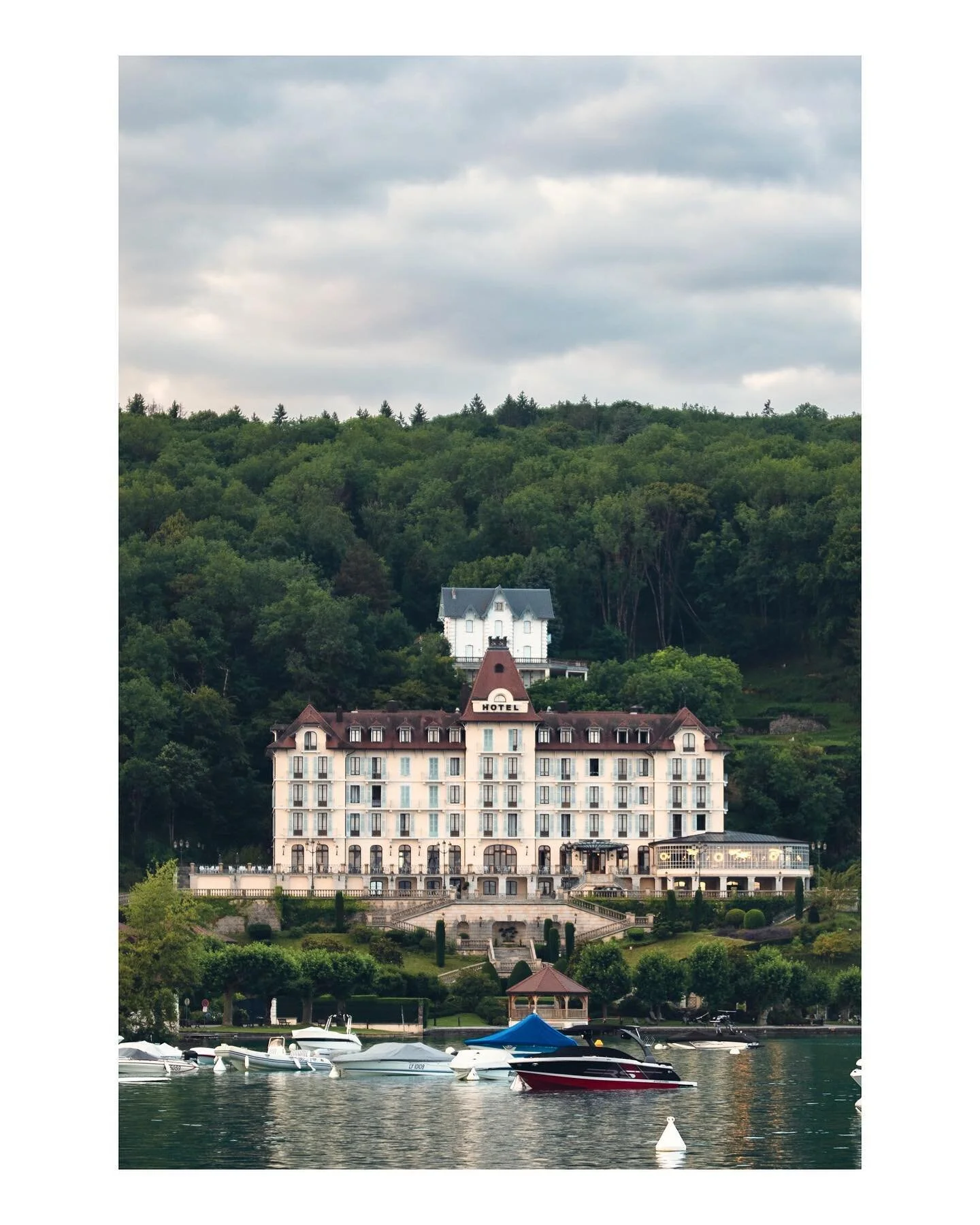 Room with a view. Favorite place to stay Le Palace De Menthon, Lac d&rsquo;Annecy
-
-
#annecy #annecyfrance #lacdannecy #france #france🇫🇷 #travel #traveling #travelphotography #luxury #luxurylifestyle #lux #leica #leicasl2 #noctilux095 #noctilux #t