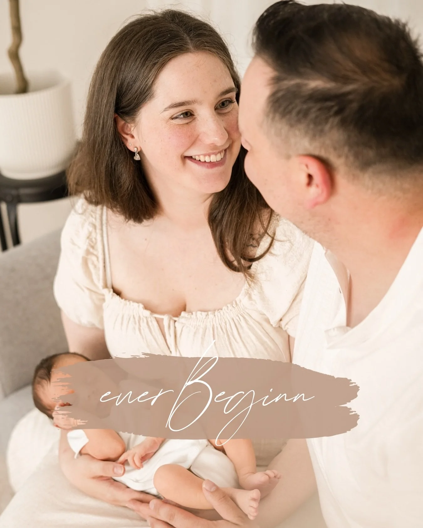 ✨ Euer Beginn &ndash; zwei besondere Kapitel deiner Familiengeschichte ✨

Die Magie der Schwangerschaft und das erste zarte Kennenlernen deines Babys &ndash; f&uuml;r immer festgehalten in zwei liebevollen Shootings 🤍

1 Stunde Babybauch &amp; 2 Stu